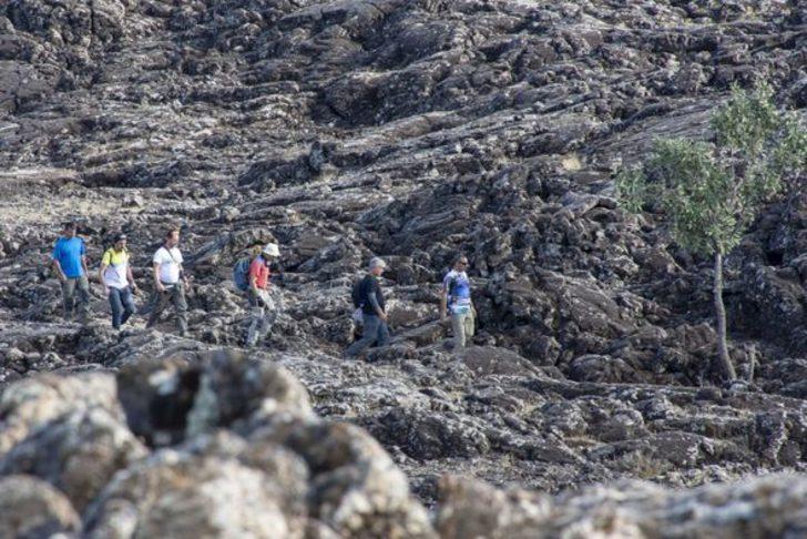 Doğa tutkunları lav yolunda yürüyor  G2