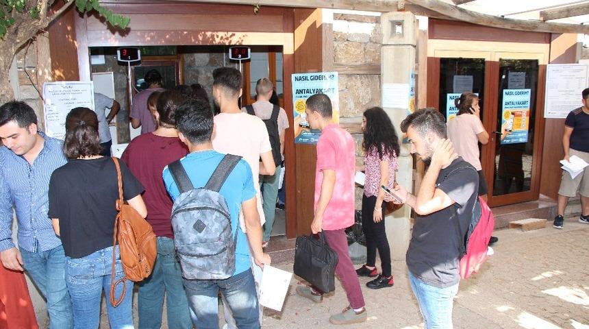 Üniversiteye geçici ‘Antalya Kart’ merkezi açıldı