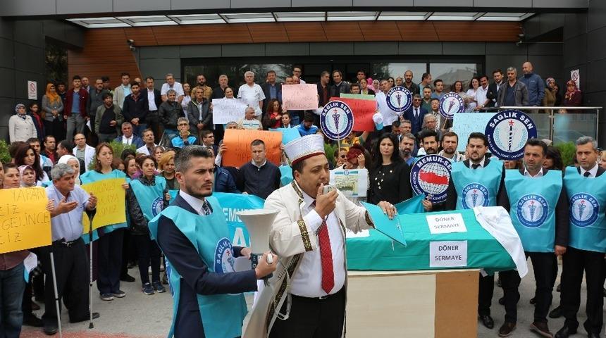 Sağlık-Sen&rsquo;den temsili cenaze t&ouml;reni eşliğinde basın a&ccedil;ıklaması