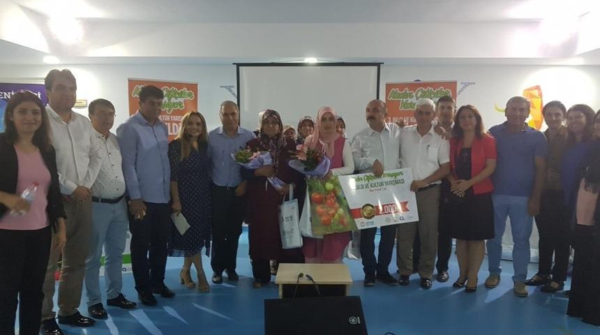 Kadın &ccedil;ift&ccedil;iler bilgilerini yarıştırıyor