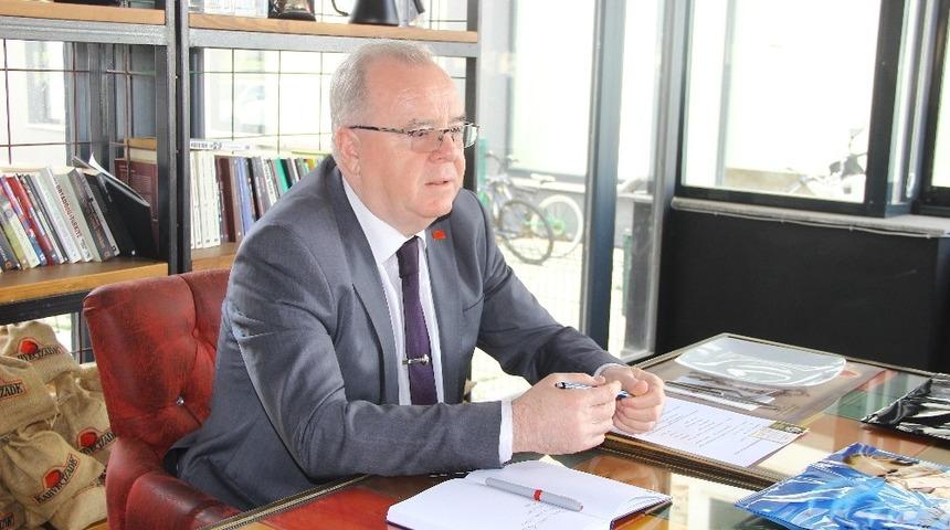 Edremit Belediye Başkanlığı i&ccedil;in ilk aday adayı a&ccedil;ıklaması