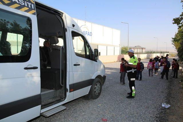 Muş’ta okul çevreleri ve servis araçları denetlendi