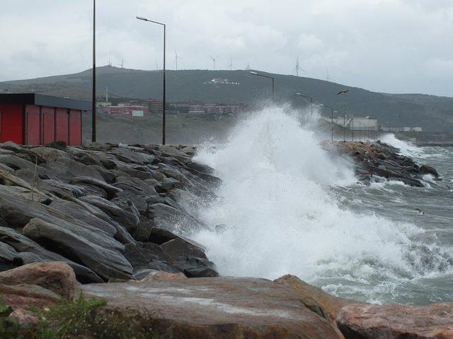 Fırtına deniz ulaşımını aksattı