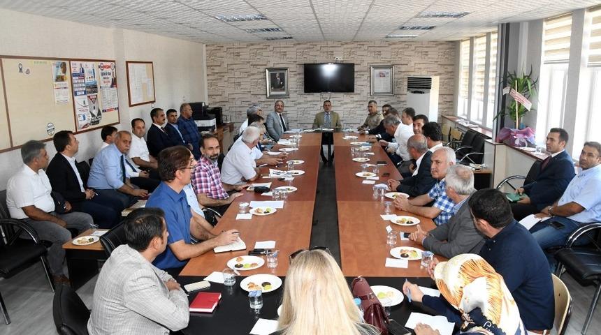 Vali Kalkancı lise m&uuml;d&uuml;rleriyle g&uuml;venlik toplantısı yaptı