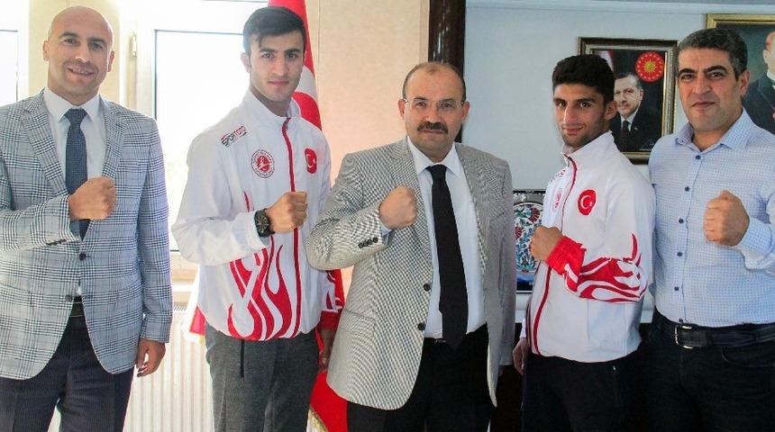 Kick boks&ccedil;ulardan Ustaoğlu&rsquo;nu ziyaret etti