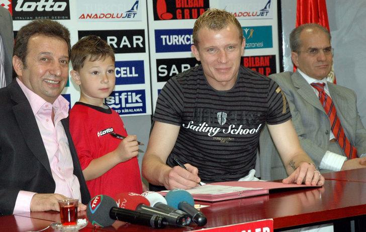 Fenerbahçe'nin eski oyuncusu Serdar Kulbilge futbolu bıraktı G4