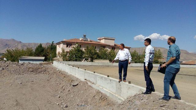 Kale ilçesine stadyum inşası sürüyor