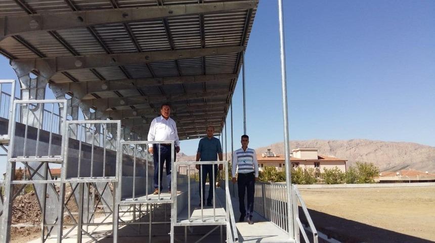 Kale il&ccedil;esine stadyum inşası s&uuml;r&uuml;yor