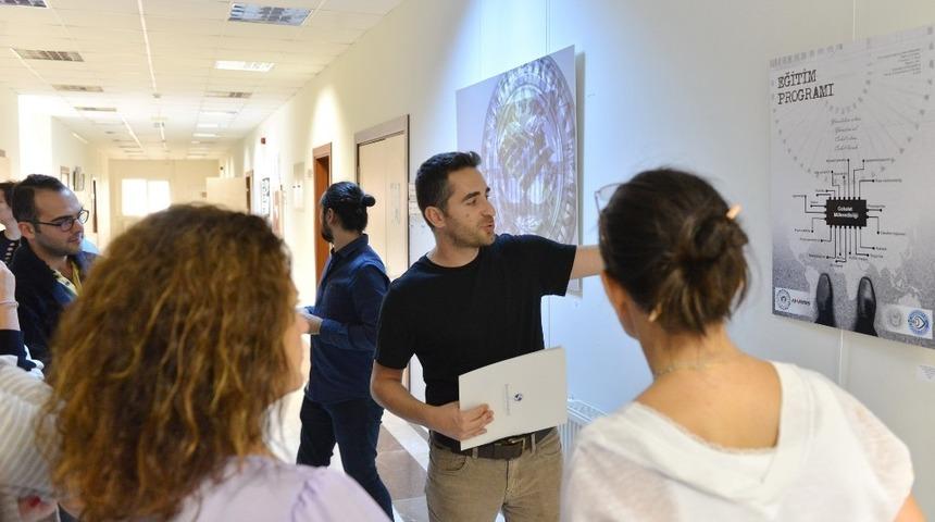 &rsquo;Gizli Saklı&rsquo; resim sergisi SA&Uuml;&rsquo;de a&ccedil;ıldı