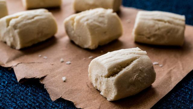 Ağızda dağılan un kurabiyesi tarifi! Pastane usulü un kurabiyesi nasıl yapılır, malzemeleri neler? İşte püf noktaları...