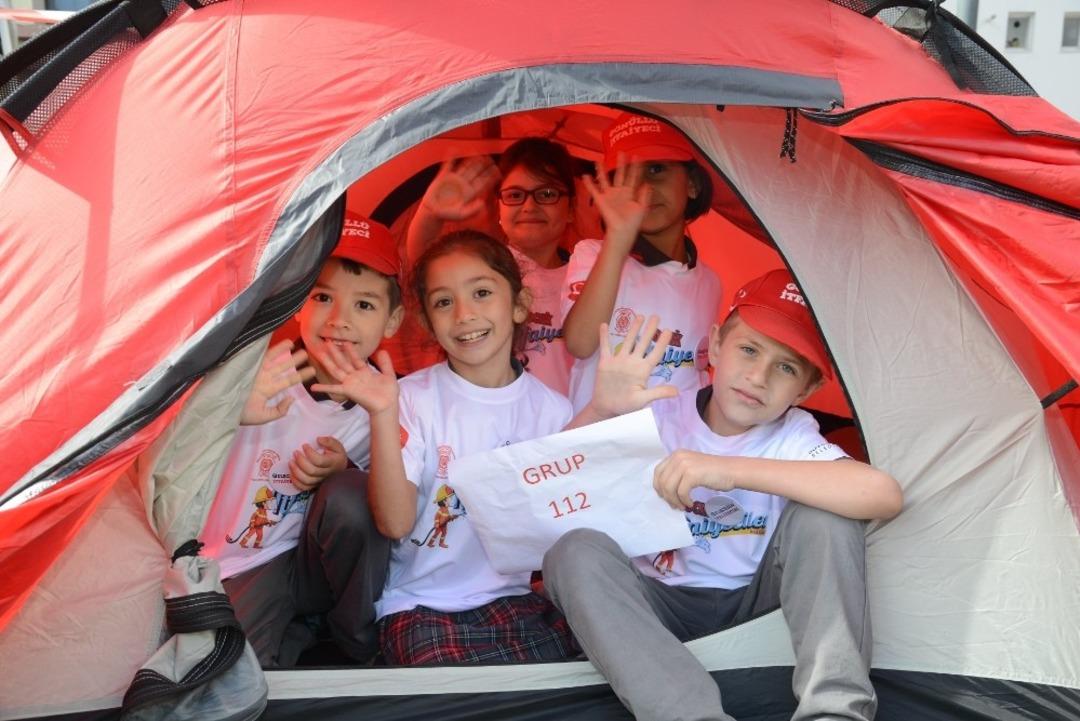 Minik itfaiyeciler yarıştı