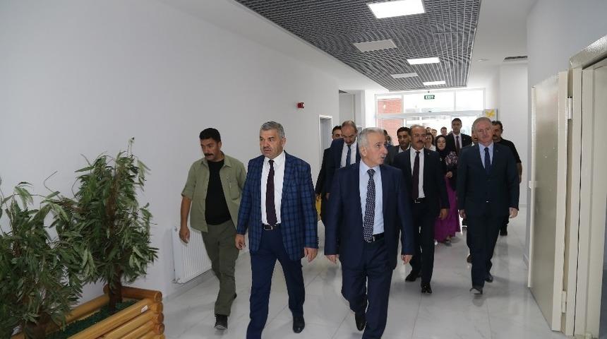 Valiler B&uuml;y&uuml;kşehir yatırımlarını gezdi