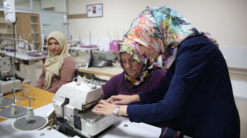 Kadınlar iş hayatına kazandırılıyor