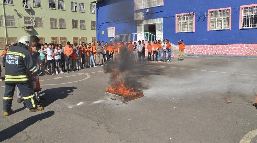 B&uuml;y&uuml;kşehir&rsquo;den &ouml;ğrencilere itfaiye eğitimi