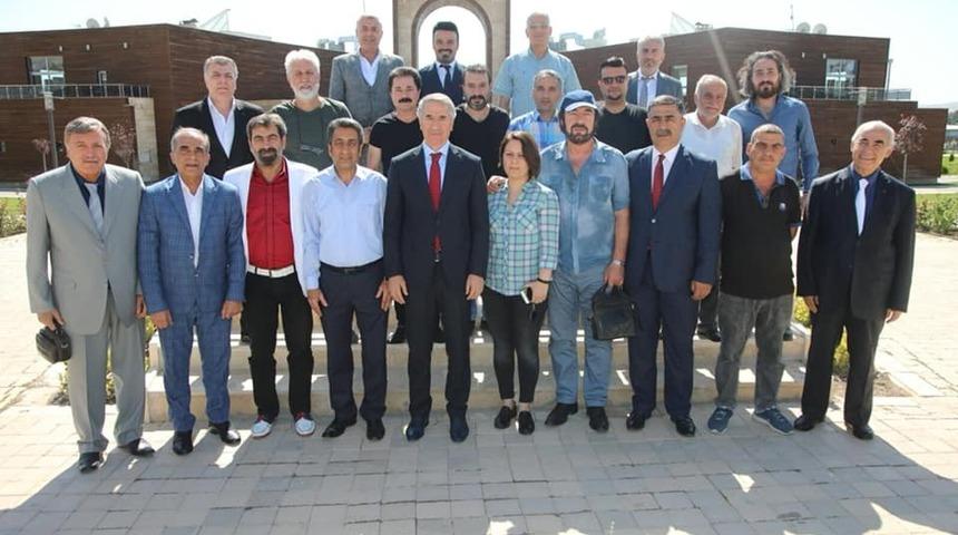 Başkan Yanılmaz, Elazığlı sanat&ccedil;ılarla bir araya geldi