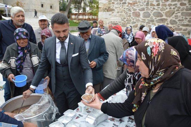 Sivrihisar Belediyesinde vatandaşlara aşure ikramı