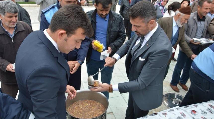 Sivrihisar Belediyesinde vatandaşlara aşure ikramı