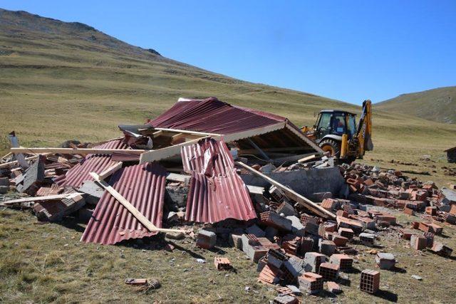 Ordu yaylalarında 47 kaçak yapı yıkıldı