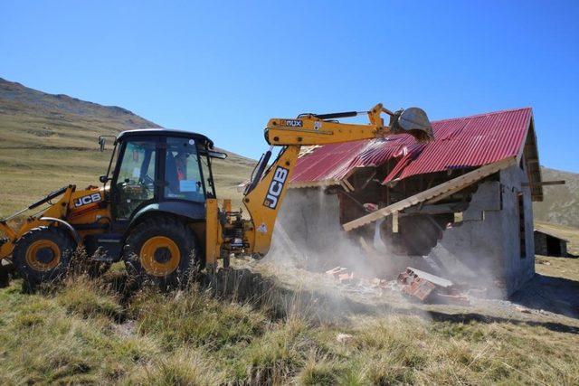 Ordu yaylalarında 47 kaçak yapı yıkıldı