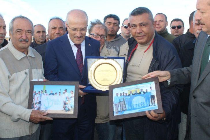 Ayvalık’ta Engürü Sitesi’nden Başkan Kafaoğlu’na teşekkür plaketi G3