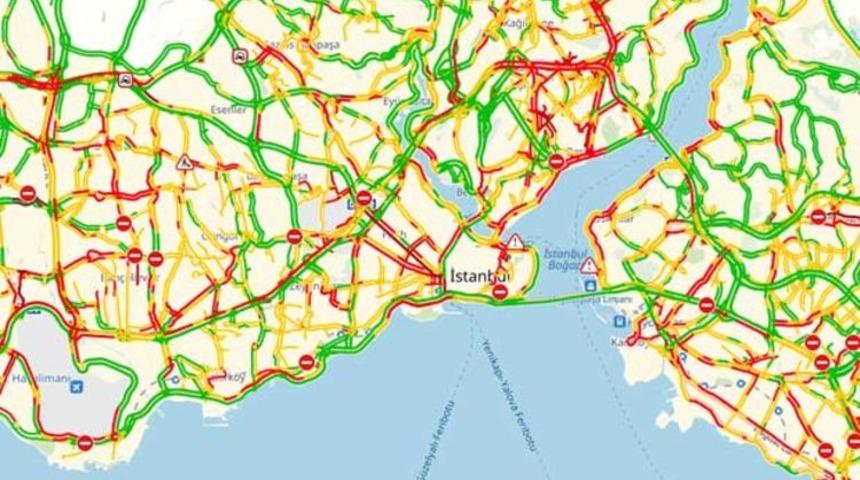 İstanbul'da yağmur trafiği! Yola çıkacaklar dikkat