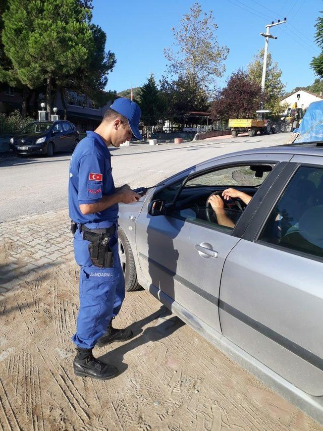 Jandarma ekipleri, okul bölgelerinde suça göz açtırmıyor