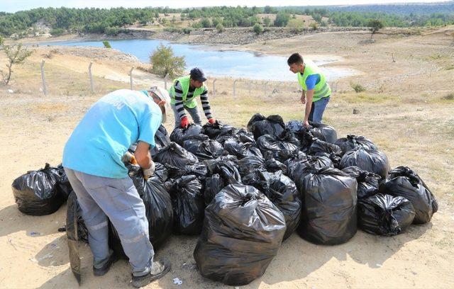 Uşak Belediyesi’nin doğa temizliği devam ediyor