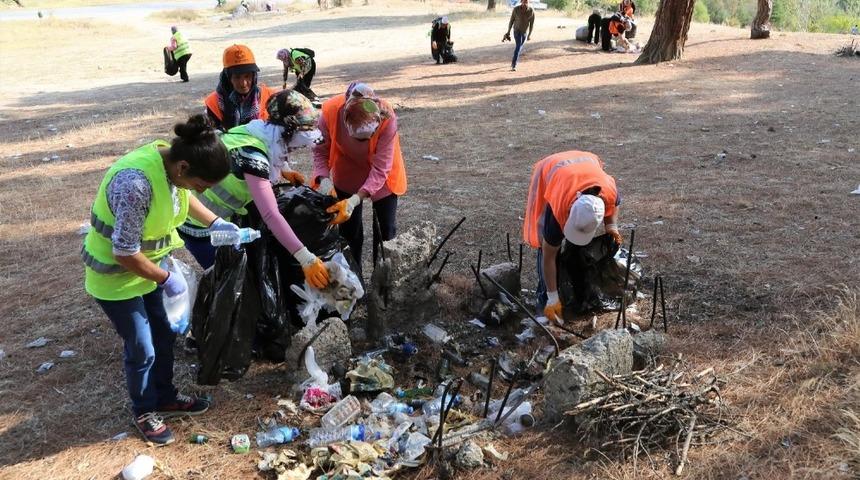Uşak Belediyesi&rsquo;nin doğa temizliği devam ediyor