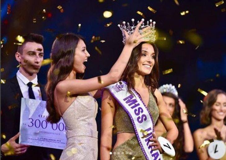 Güzellik kraliçesi tacını geri vermeyi reddetti G1