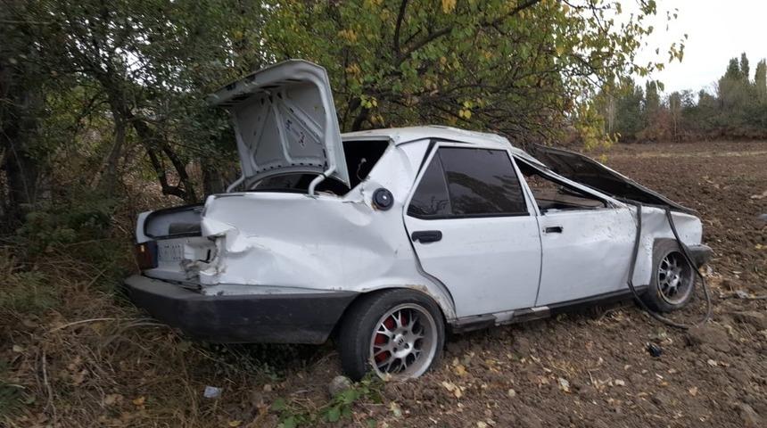 Otomobil ağa&ccedil;lık alana u&ccedil;tu : 1 yaralı