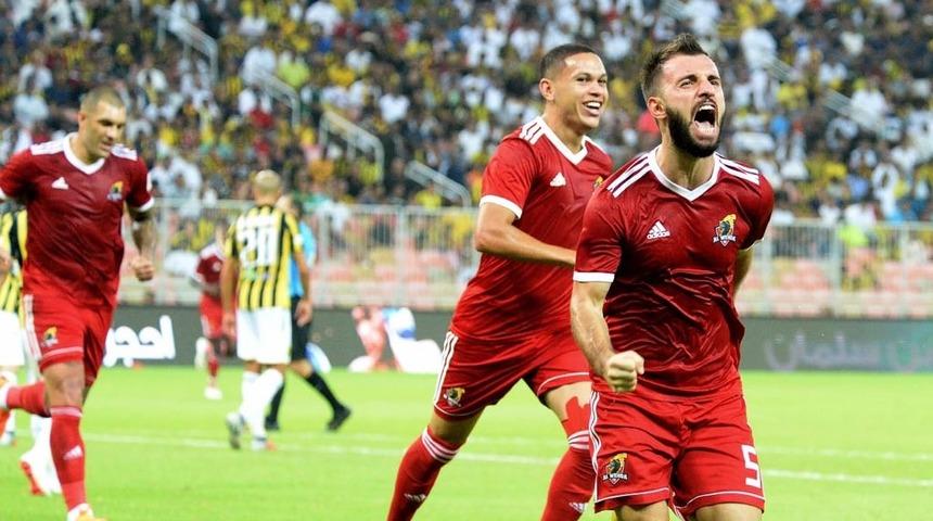 Cüneyt Çakır'ın yönettiği Al Ittihad - Al Wehda maçında Emre Çolak bir gol kaydetti!