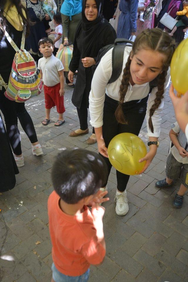 Uşak’a gelen Diyarbakırlı öğrenciler aşevini ziyaret etti.