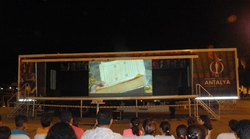 Sinema tırı Kaş&rsquo;ta