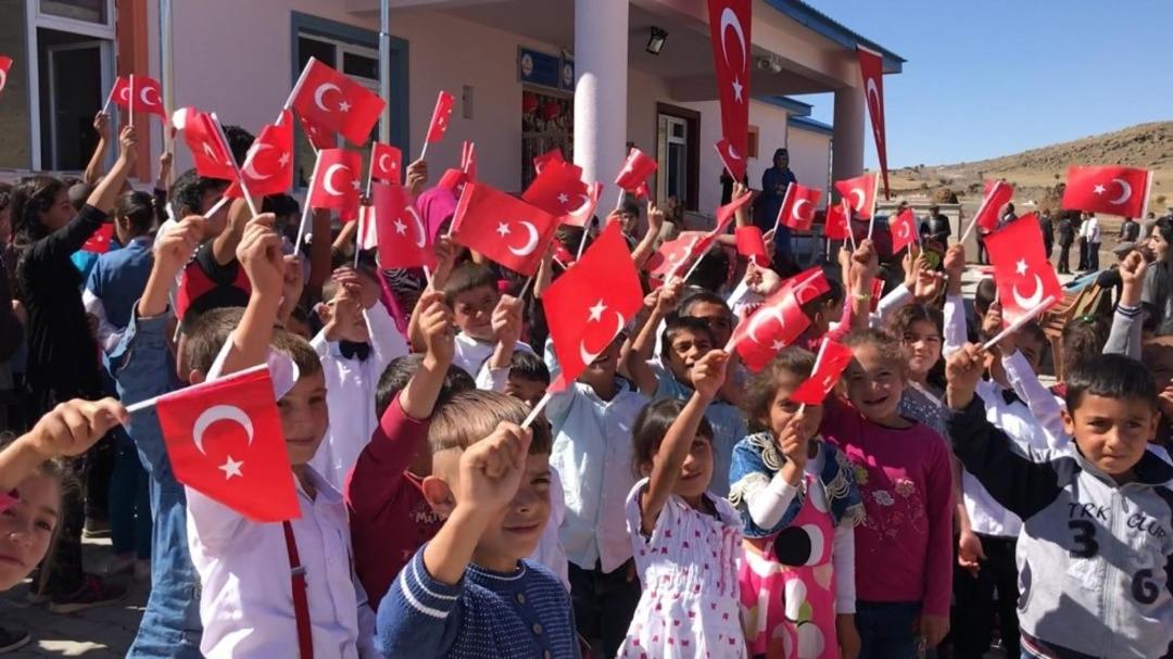 Sarıkamışlı &ouml;ğrenciler yeni okula kavuştu