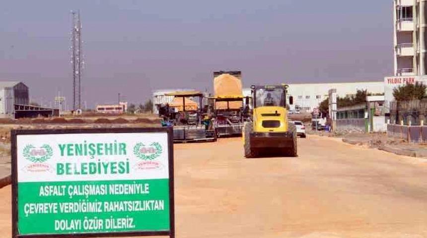 Yenişehir Belediyesi Fabrika Mahallesi&rsquo;nde asfalt ve kaldırım &ccedil;alışmaları devam ediyor