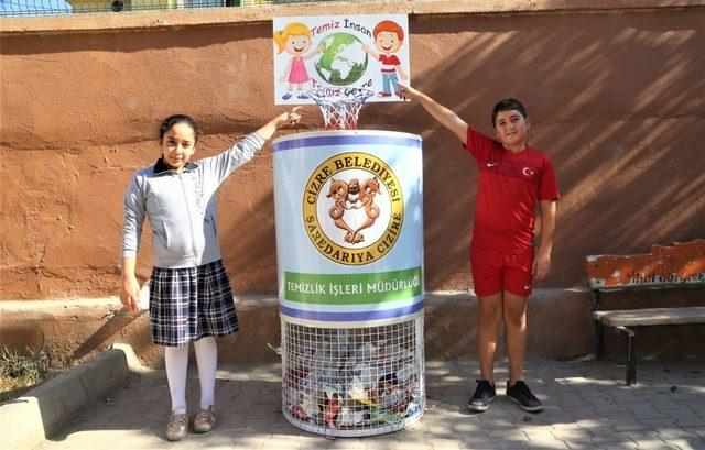 Cizre Belediyesi okullara ’Basket Çöp Potası’ yerleştirdi