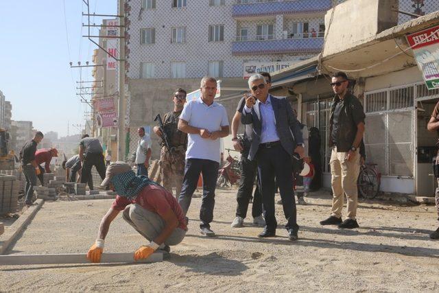 Cizre’de heyelan riski taşıyan alanlara belediye ekipleri müdahale etti