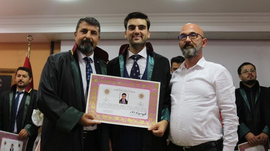 Mersin&rsquo;de stajını tamamlayan 28 avukat c&uuml;ppe giydi