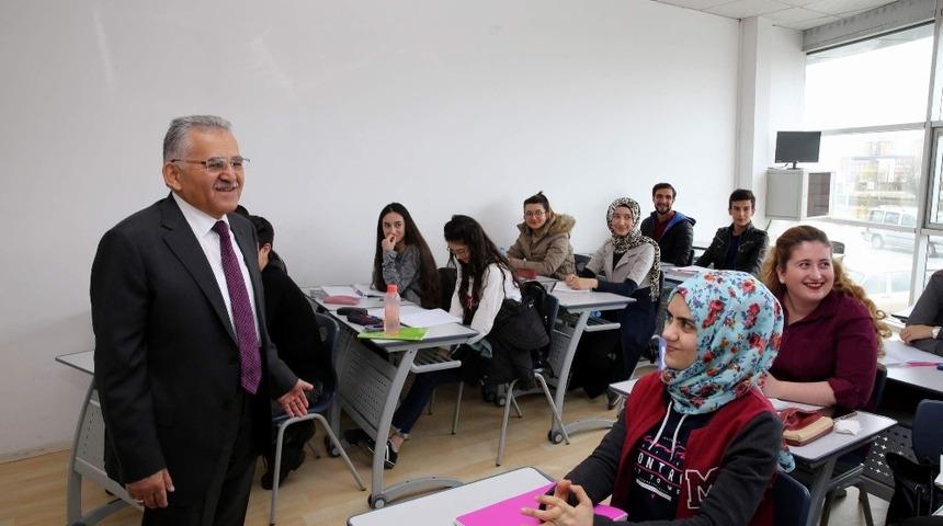 Melikgazi Belediyesi&rsquo;nden &rsquo;Diksiyon, spikerlik ve sunuculuk&rsquo; kursu