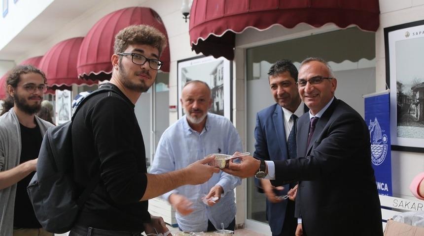 Sapanca Belediyesi’nden üniversite öğrencilerine aşure ikramı
