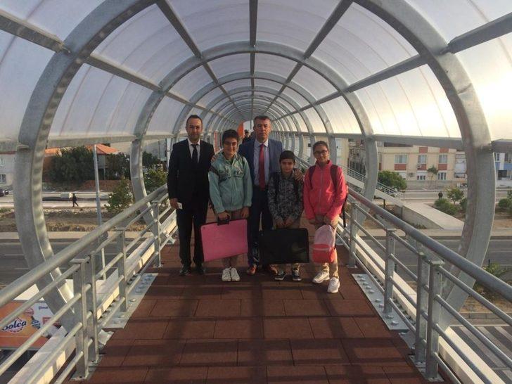 Öğrencilerden Kaymakam Sırmalı’ya üstgeçit teşekkürü G2