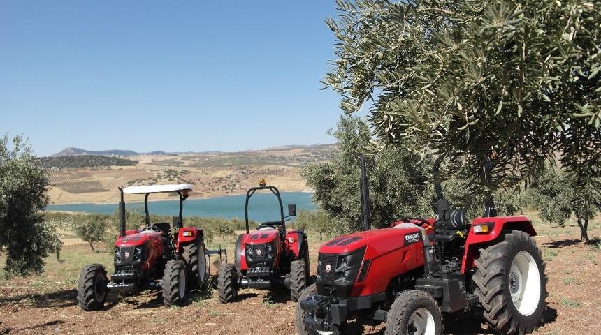 Çiftçilerden ’Kısmet’ isimli yeni traktör modeline tam not