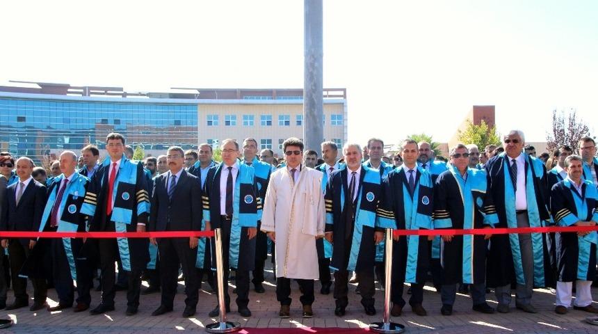 &Uuml;niversite de  2018-2019 Akademik yılı a&ccedil;ılış t&ouml;reni ger&ccedil;ekleştirildi