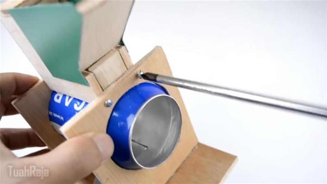 Evde &ccedil;ekirdek makinesi yaptı 