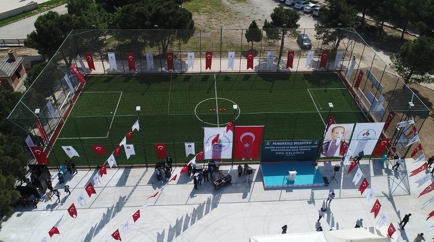 Pamukkale&rsquo;de yapımı tamamlanan halı sahaların devirleri yapıldı