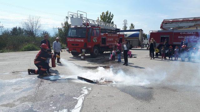 Minik öğrenciler yangın tatbikatı yaptılar