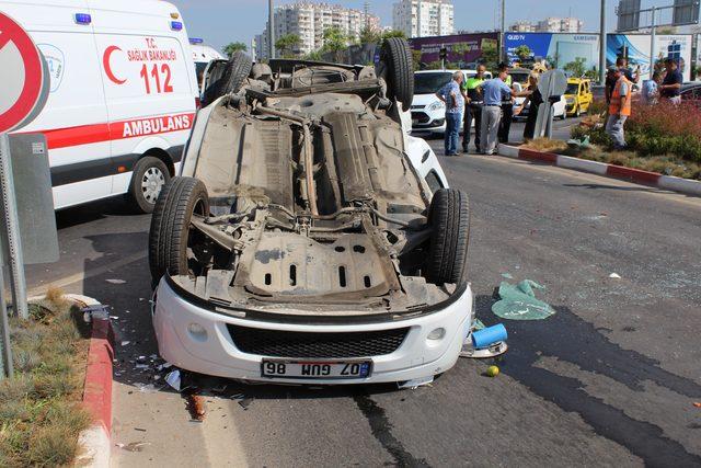 Eşi kazada yaralanan kadın sinir krizi geçirip, ağladı