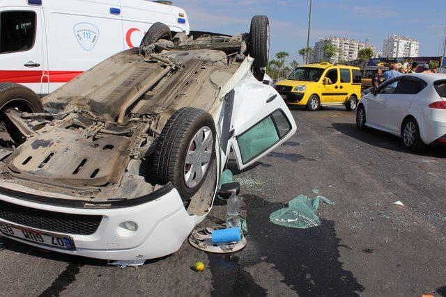 Eşi kazada yaralanan kadın sinir krizi geçirip, ağladı