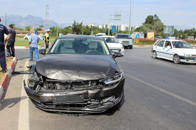 Eşi kazada yaralanan kadın sinir krizi geçirip, ağladı