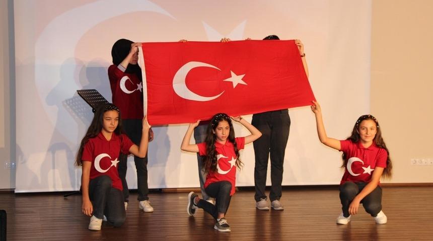 &Ouml;ğrencilerden 15 Temmuz şehitlerini anma programı